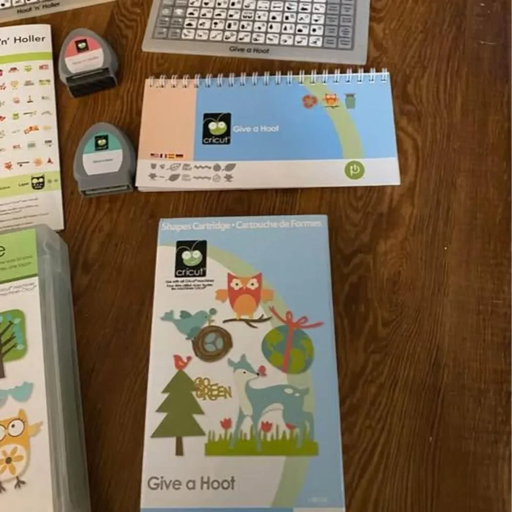 3 Cricut cartridges UNLINKED! Animal kingdom, give a hoot, hoot n hollerin cut - Picture 4 of 5